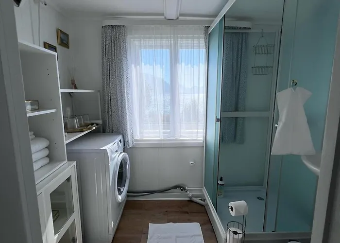 House With Whirlpool * Nygard